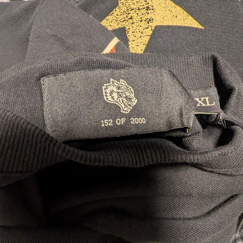Exclusive Black Graphic T-Shirt with Star - Picture 4 of 5